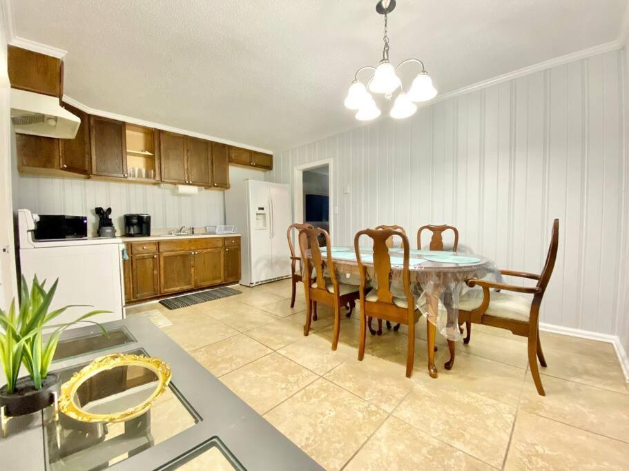 The Harrison Home - 3 Bedroom Gem - Smart Tvs photo 1