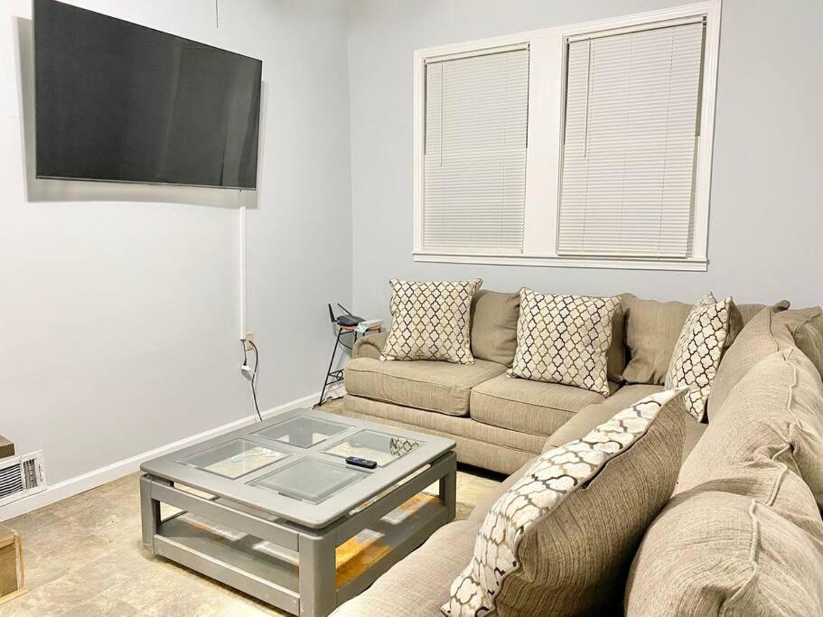 The Harrison Home - 3 Bedroom Gem - Smart Tvs photo 3
