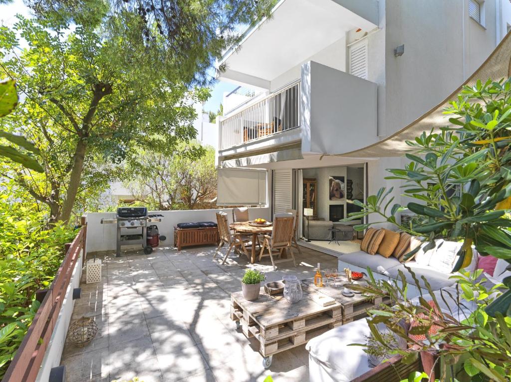 A Best Case Scenario 2BR Villa in Sounio, w/ pool photo 1