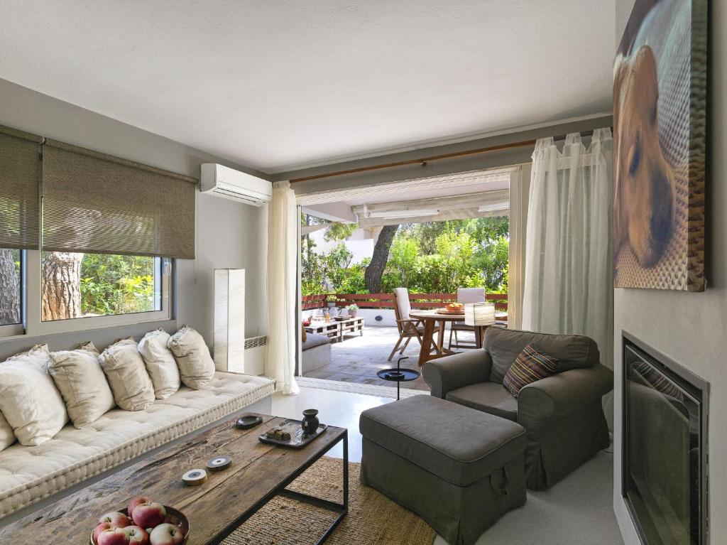 A Best Case Scenario 2BR Villa in Sounio, w/ pool photo 4