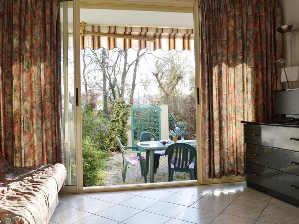 Appartement Le Lavandou, 1 pièce, 3 personnes - FR-1-251-167 photo 3