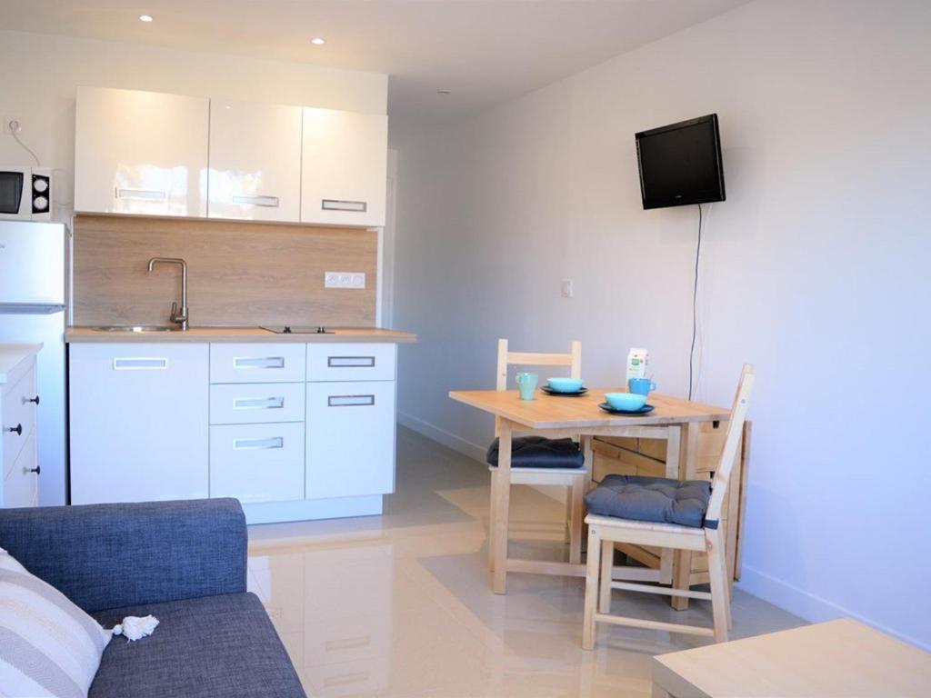 Appartement Le Lavandou, 1 pièce, 2 personnes - FR-1-251-78 photo 2