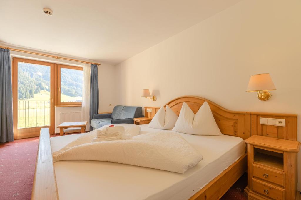 Hotel Tyrol photo 2