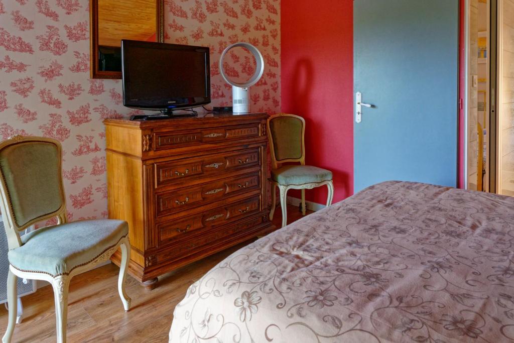 Appartement cosy avec piscine couverte, cadre verdoyant très paisible photo 2
