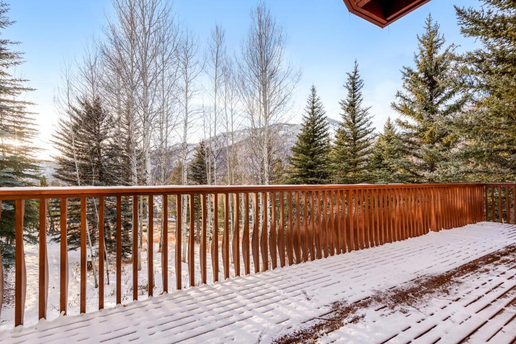Cascade Village Area 5 bed 4 bath, Walk to lift! photo 4
