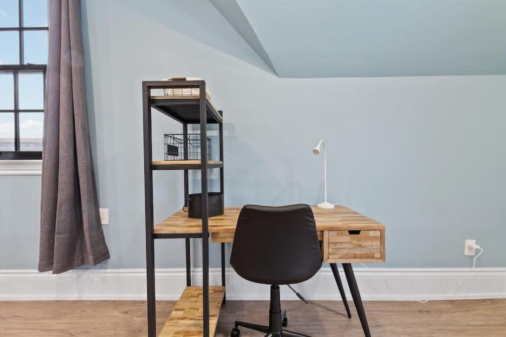 Luxury Contemporary Condo in Downtown Collingwood 97044 photo 4