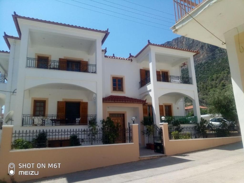 Delicatessen house photo 1