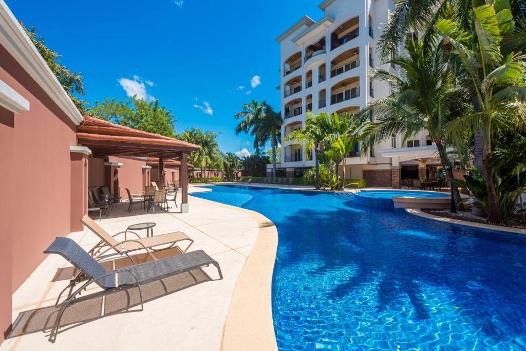 Upscale 2bdr with Jacuzzi - Beach - Fast wifi - Gym