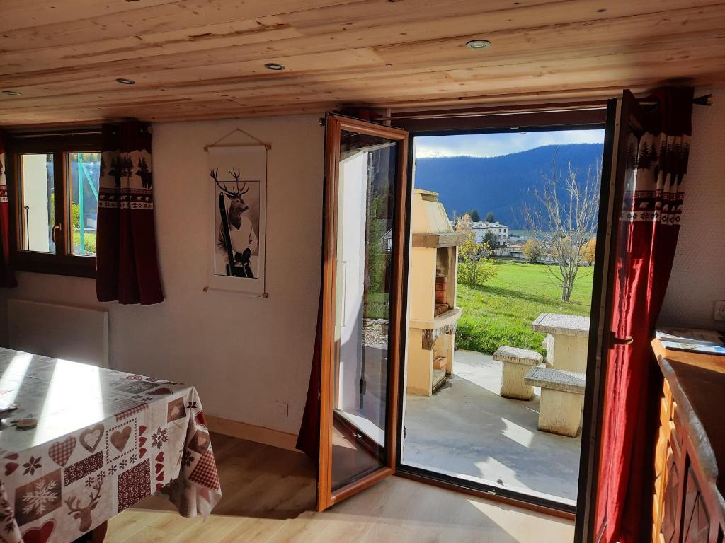 Appartement 5 pers entièrement rénové dec 2022 classé meublé de tourisme 3 étoiles emplacement unique a Autrans prestations de qualité photo 4