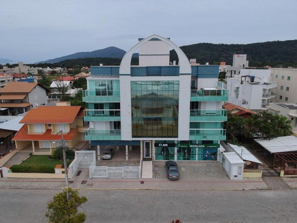 Apartamento requintado com vista para o mar- Casagrande 202