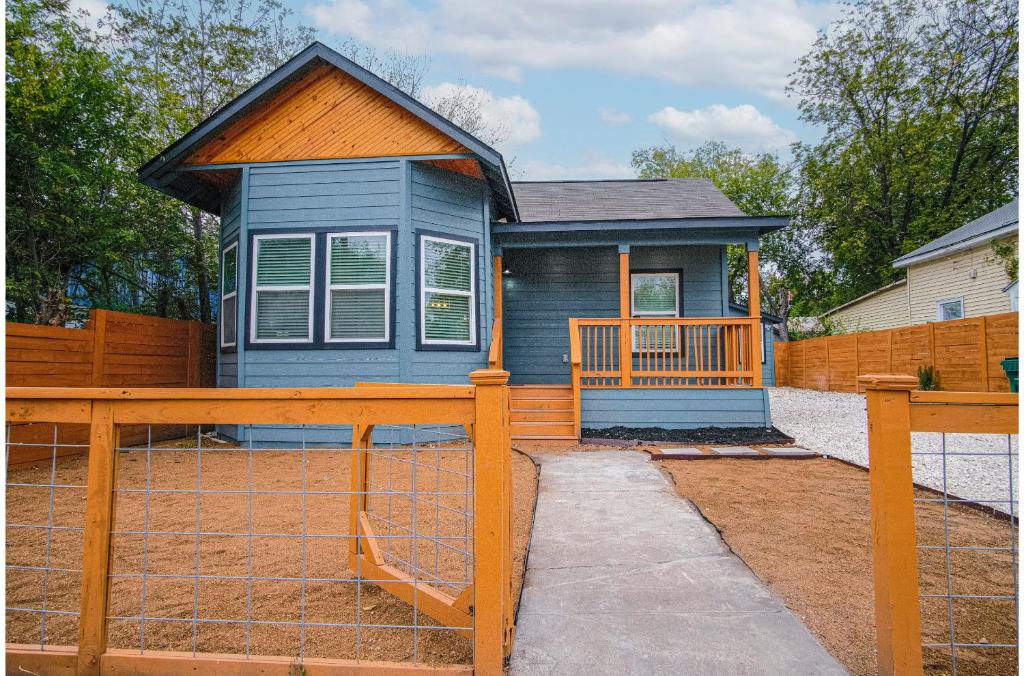 Exceptional 5BR So Close to Riverwalk and Downtown image