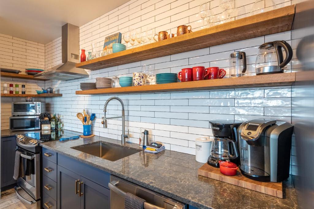 Fully Renovated Ski-in/out Loft with Private Hot Tub! photo 4