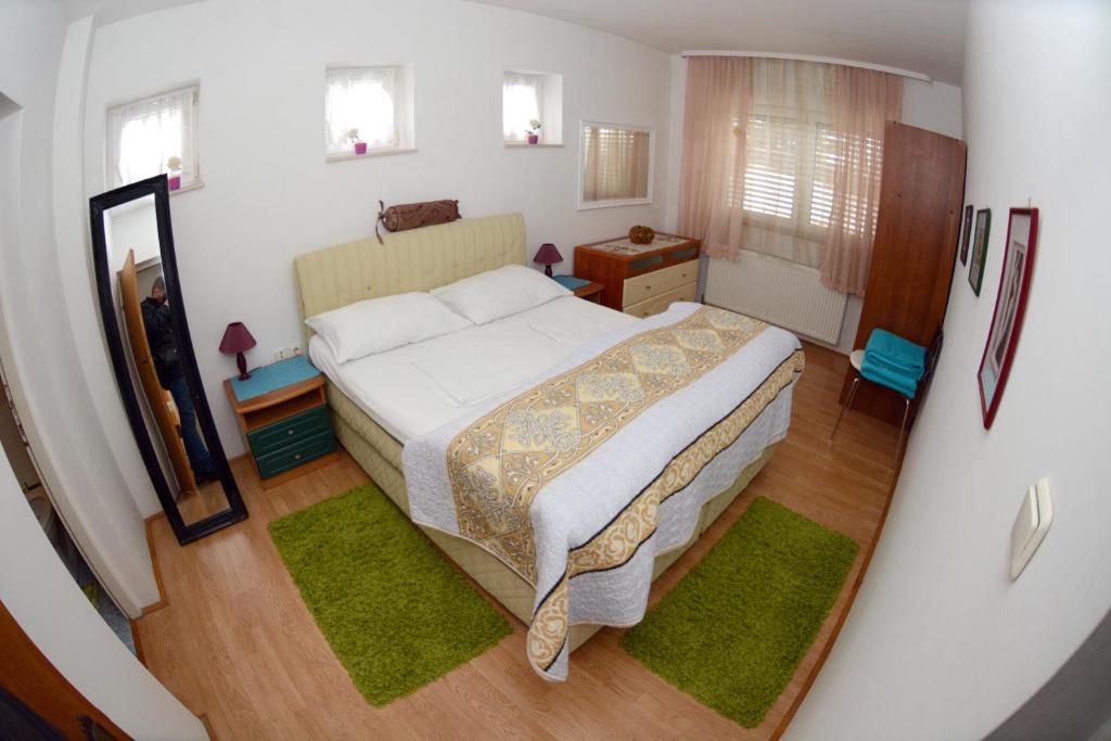 Апартаменты (Апартаменты Делюкс с 4 спальнями и террасой), Apartments and Rooms Trsje