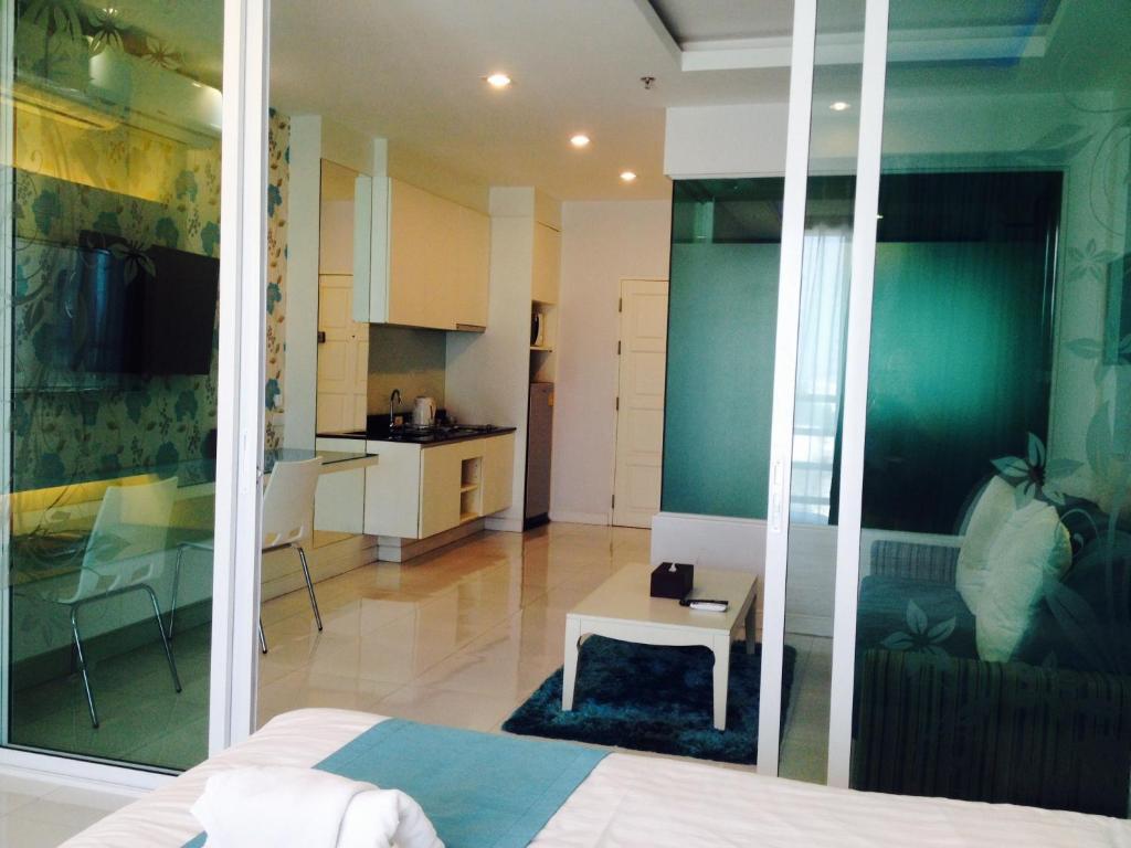 Двухместный (Номер с кроватью размера «king-size» и видом на море), View Talay 6 Pattaya Beach Condominium by Honey