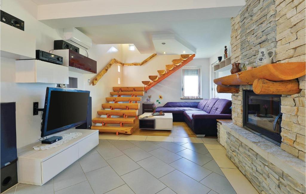 Nice Home In Ludbreg With 3 Bedrooms, Wifi And Outdoor Swimming Pool photo 2