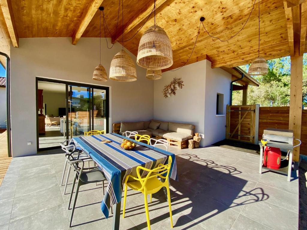 Villa avec piscine chauffée idéalement située photo 1