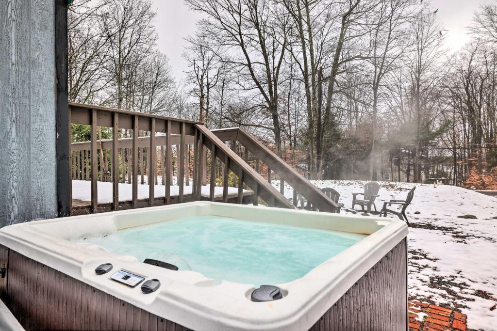 Charming Pocono Lake Cabin with Hot Tub and Fire Pit photo 1