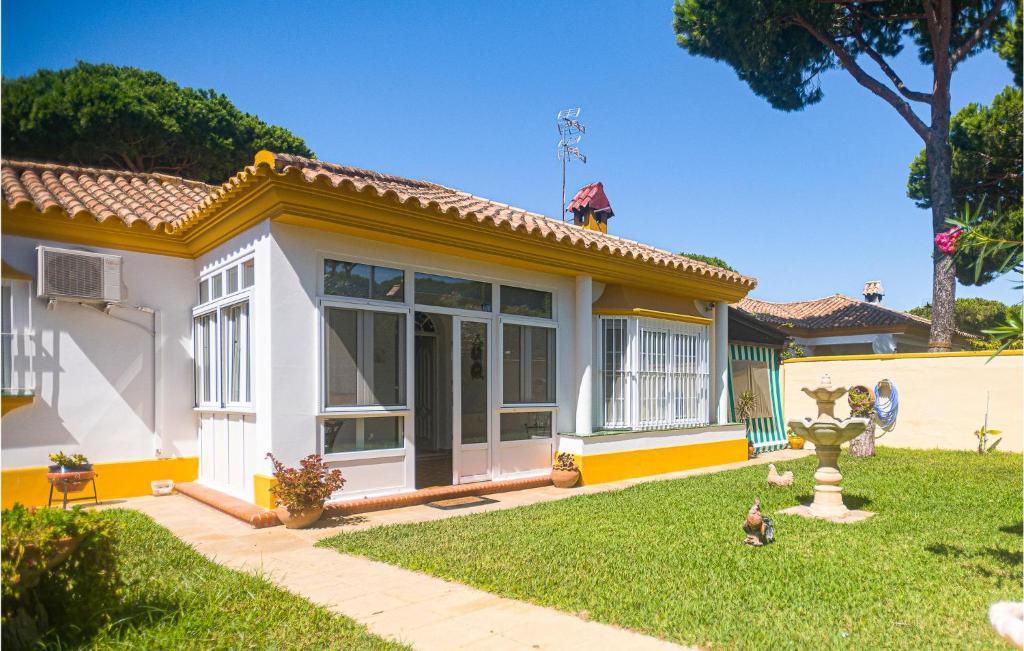 Nice Home In Chiclana De La Fronter With Wifi, 3 Bedrooms And Outdoor Swimming Pool photo 2