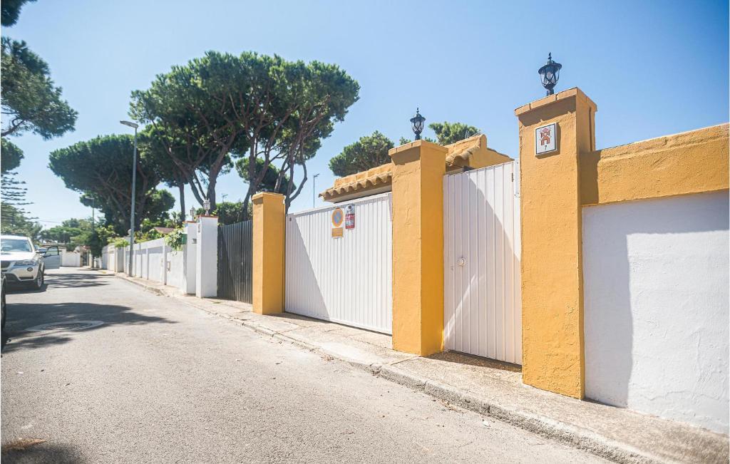 Nice Home In Chiclana De La Fronter With Wifi, 3 Bedrooms And Outdoor Swimming Pool photo 3