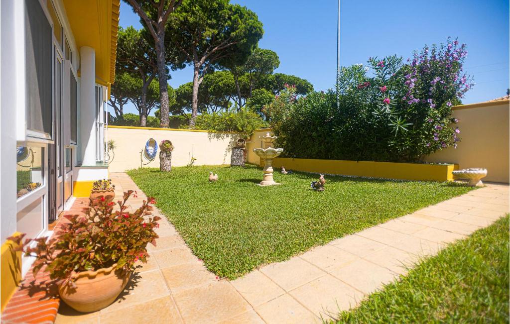 Nice Home In Chiclana De La Fronter With Wifi, 3 Bedrooms And Outdoor Swimming Pool photo 4