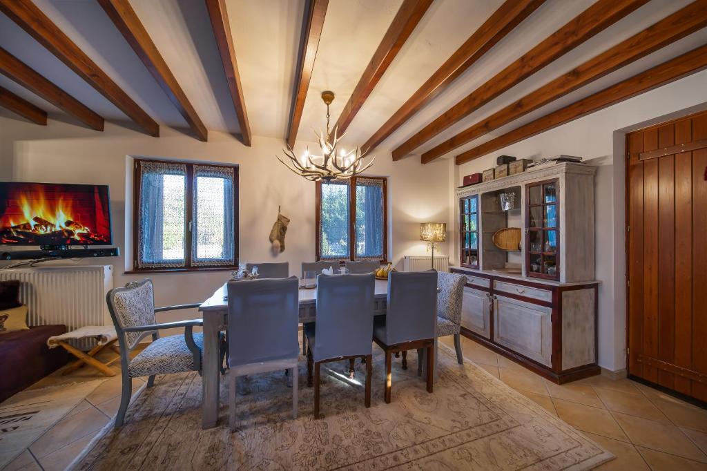 Arachova Mountain Villa photo 2