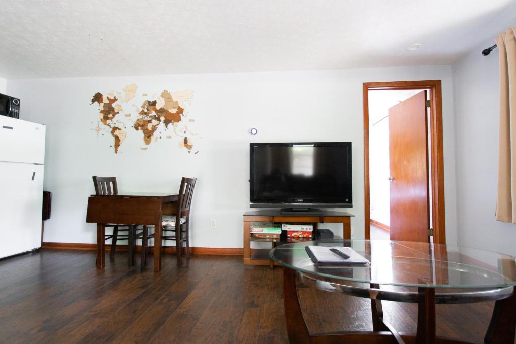 Cozy 1 Bedroom Unit - 4 Blocks from Jax Beach Pier! photo 2