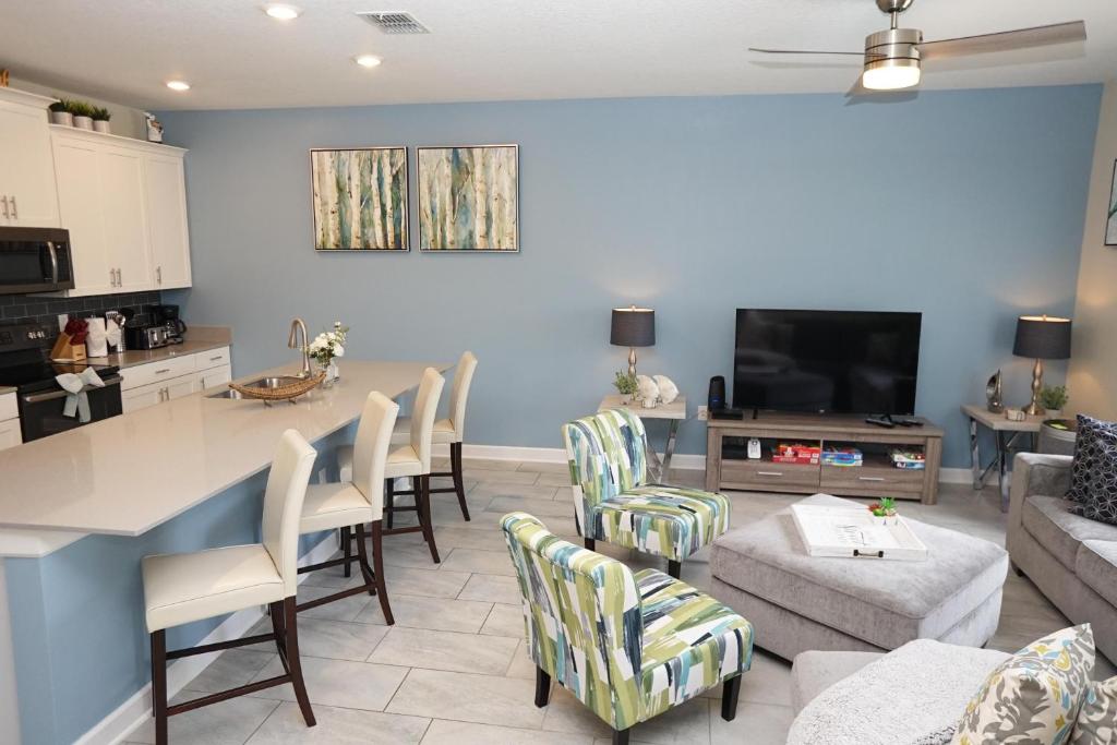 ChampionsGate- 1565 Four Bedroom Townhouse, Private Pool! photo 3