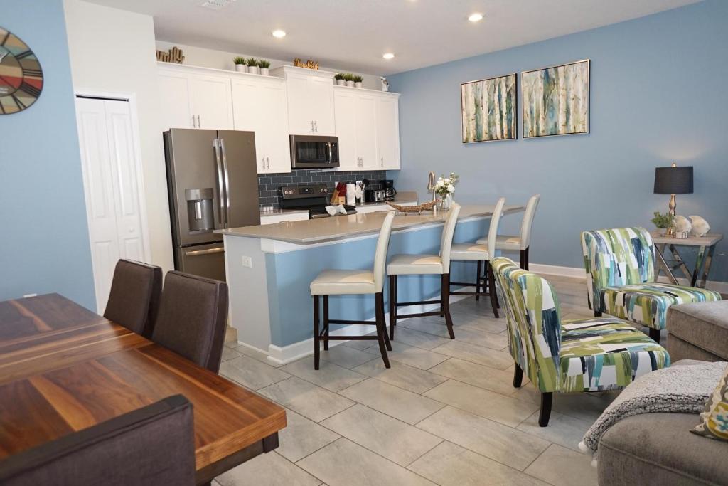 ChampionsGate- 1565 Four Bedroom Townhouse, Private Pool! photo 4