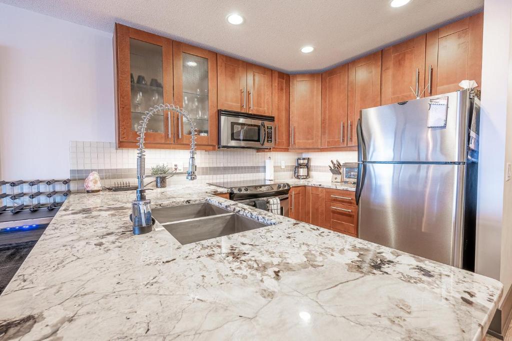Talon's Reach - Luxury 3 bdrm wHot Tub Mtn View photo 4