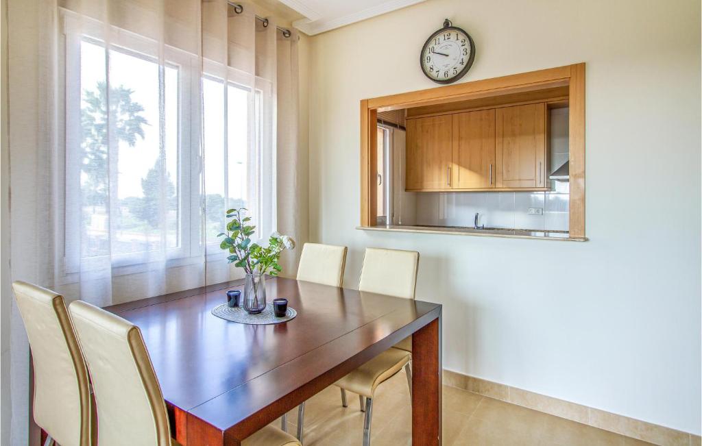 Stunning Apartment In Los Alczares With Outdoor Swimming Pool, Wifi And 2 Bedrooms photo 3