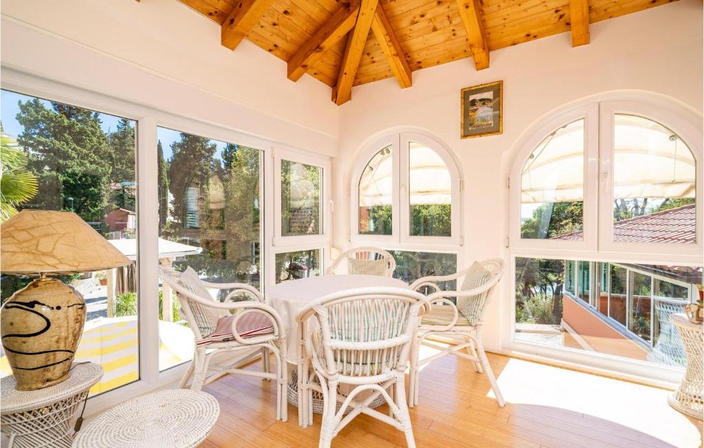 Beautiful Home In Mlini With Outdoor Swimming Pool, 4 Bedrooms And Wifi photo 2