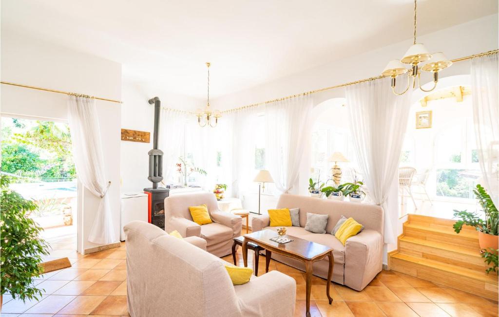 Beautiful Home In Mlini With Outdoor Swimming Pool, 4 Bedrooms And Wifi photo 3