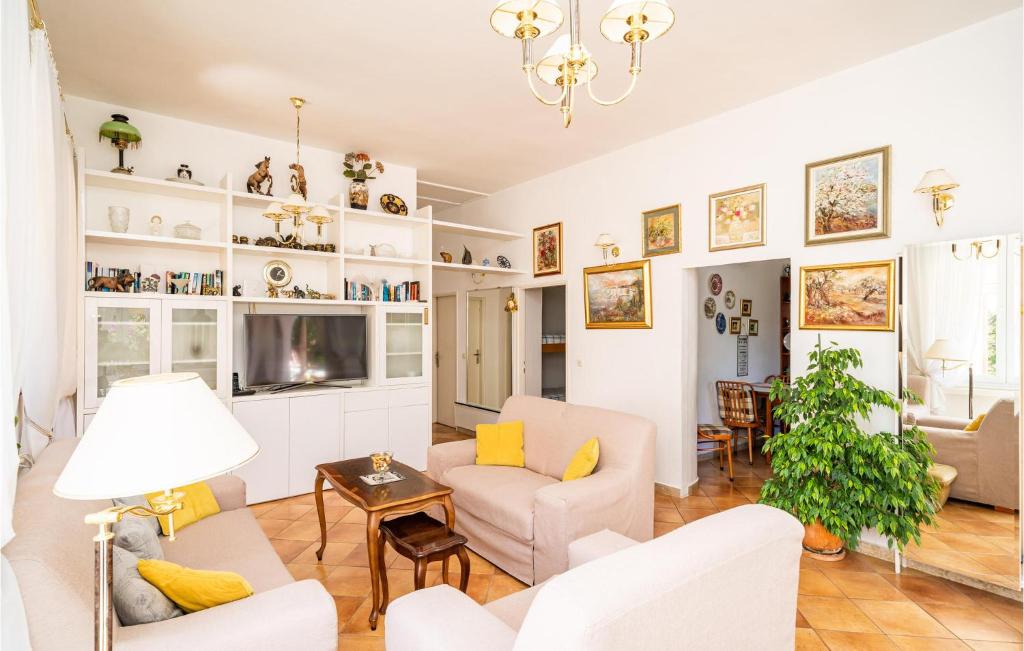 Beautiful Home In Mlini With Outdoor Swimming Pool, 4 Bedrooms And Wifi photo 4