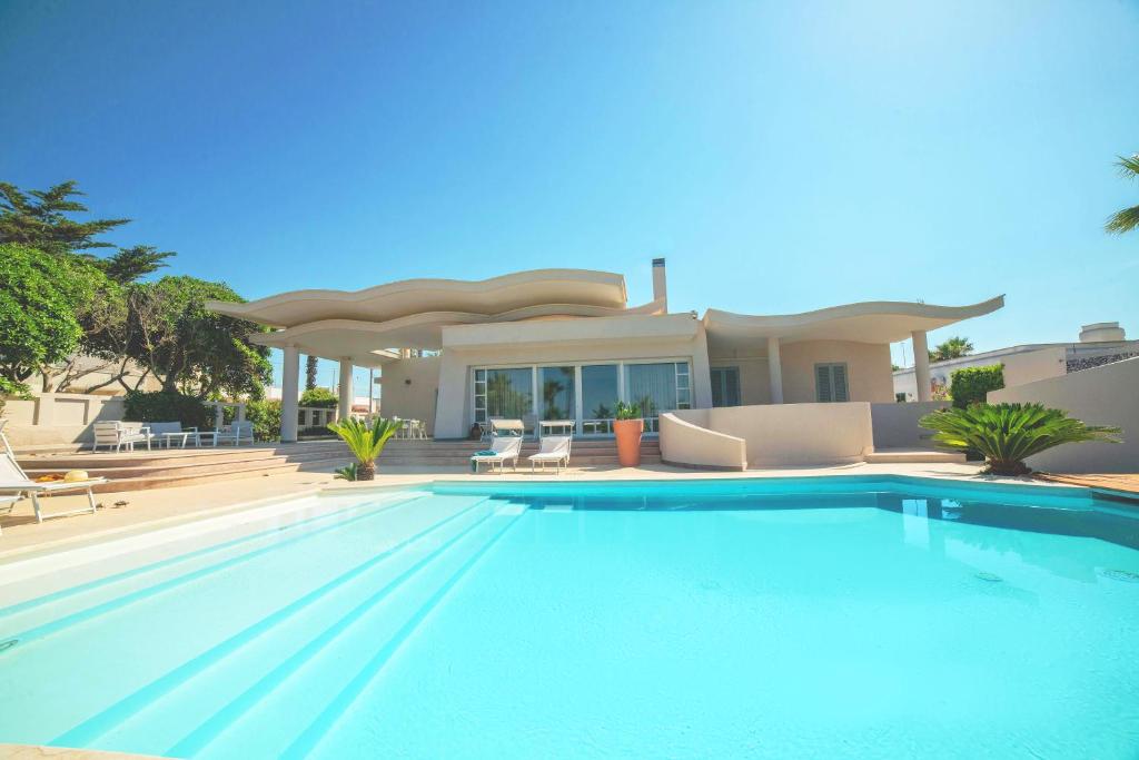 Villa White Dahlia photo 1