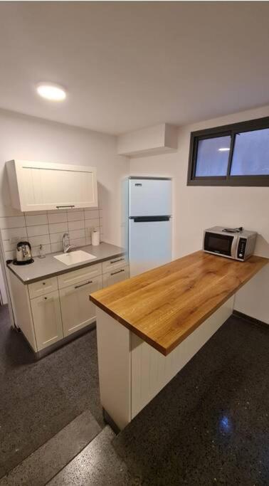 Adorable Basement Apartment in a Kibbutz photo 4