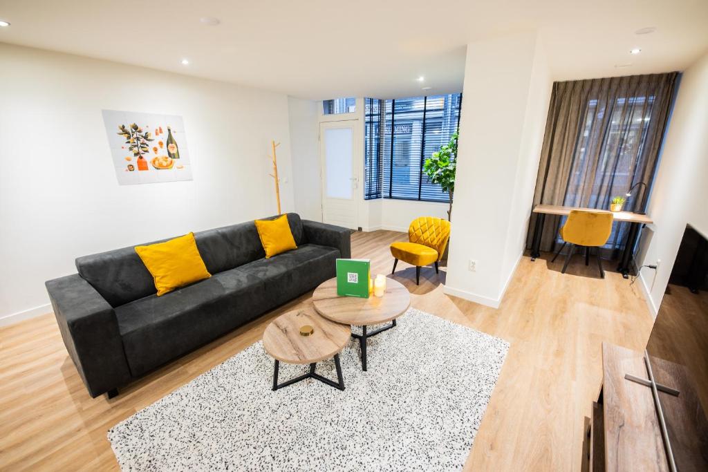 Great 95m2 Two-Bedroom Apartment - WE39 - Tap to explore photos