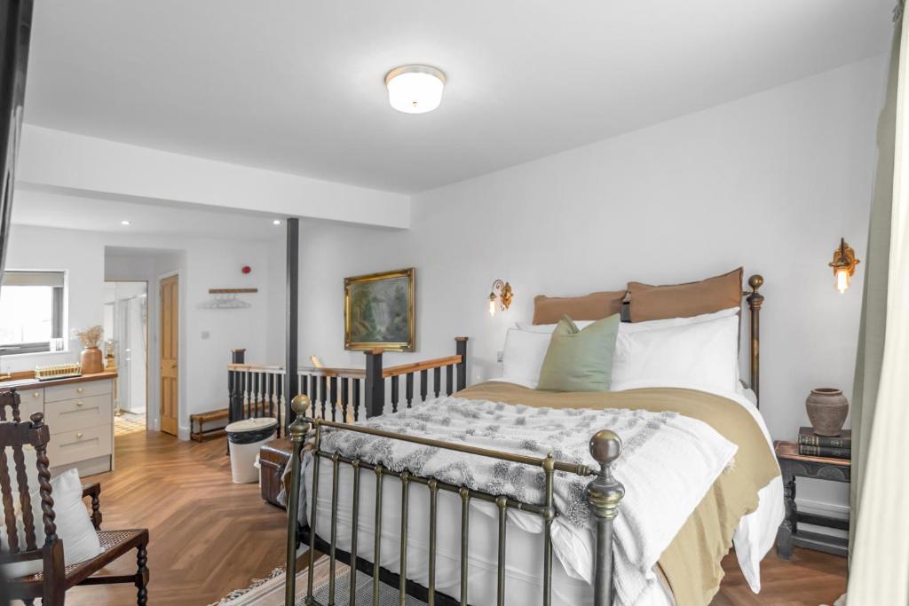 Rustic Studio Near Norwich Cathedral & Elm Hill - Tap to explore photos