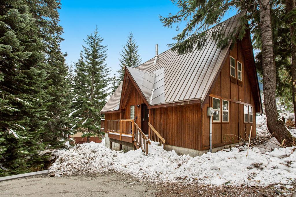 Snoqualmie Summit Chalet photo 1