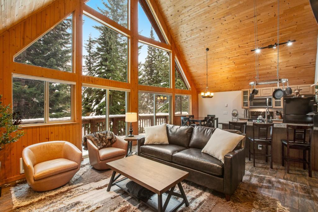 Snoqualmie Summit Chalet photo 2