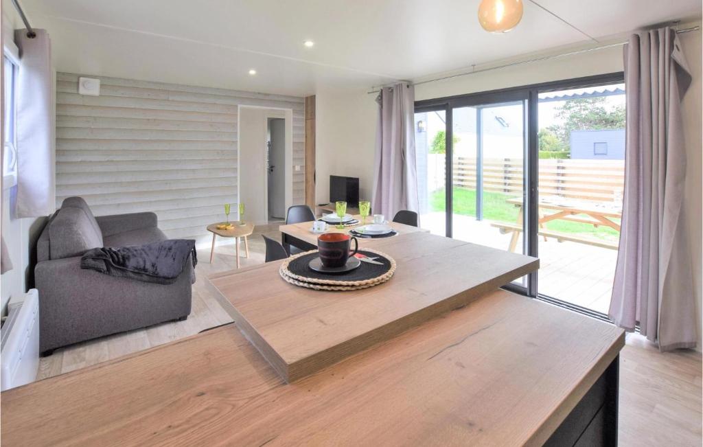 Beautiful Home In Saint-germain-sur-ay With Wifi And 2 Bedrooms photo 2