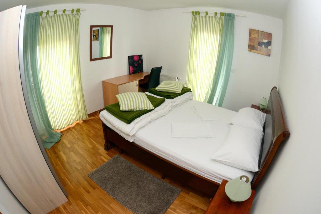 Апартаменты (Апартаменты с 3 спальнями), Apartments and Rooms Trsje