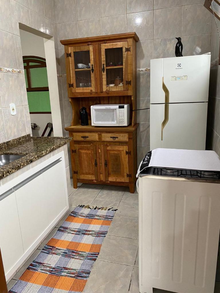 Casa aconchegante à 400m da Praia da Tartaruga - Ar condicionado - WIFI 450MB - Netflix - Cozinha Completa - Garagem photo 2