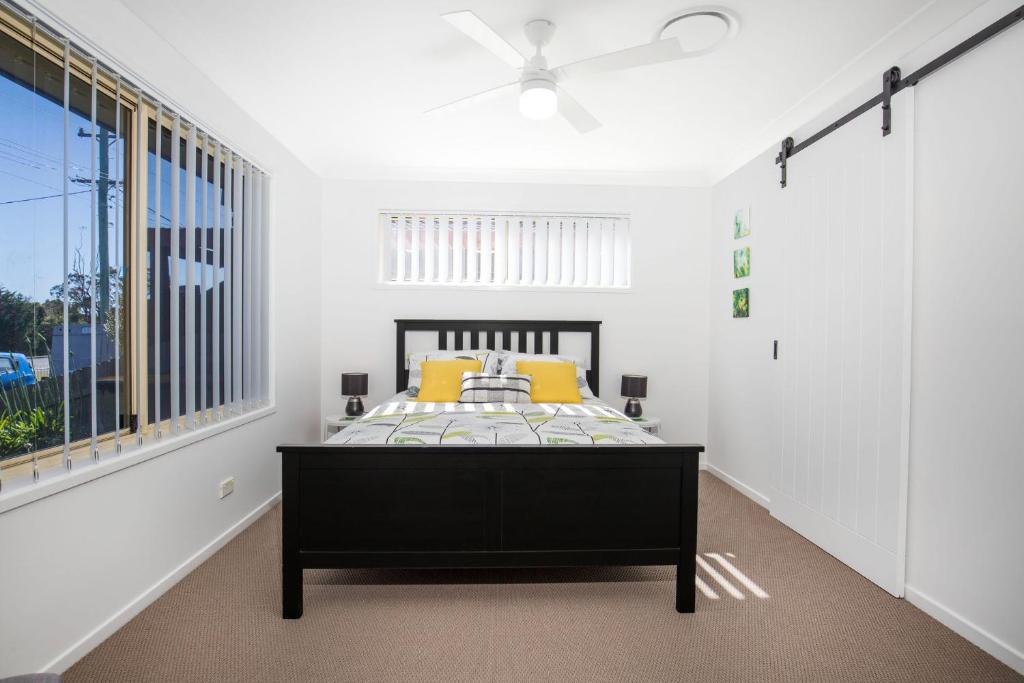 Coastal Capers - Pet Friendly - 10 Mins Walk to Beach photo 3