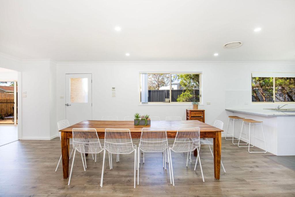 Coastal Capers - Pet Friendly - 10 Mins Walk to Beach photo 4