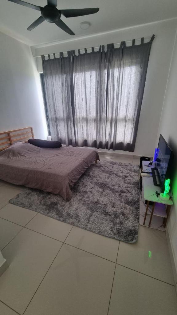 Lovely one bedroom studio unit. photo 1