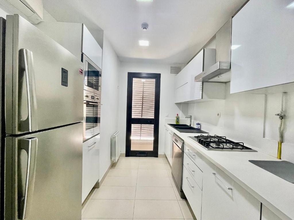 NEW bright and luxurious 2bds in Rd Malaga B10 photo 3