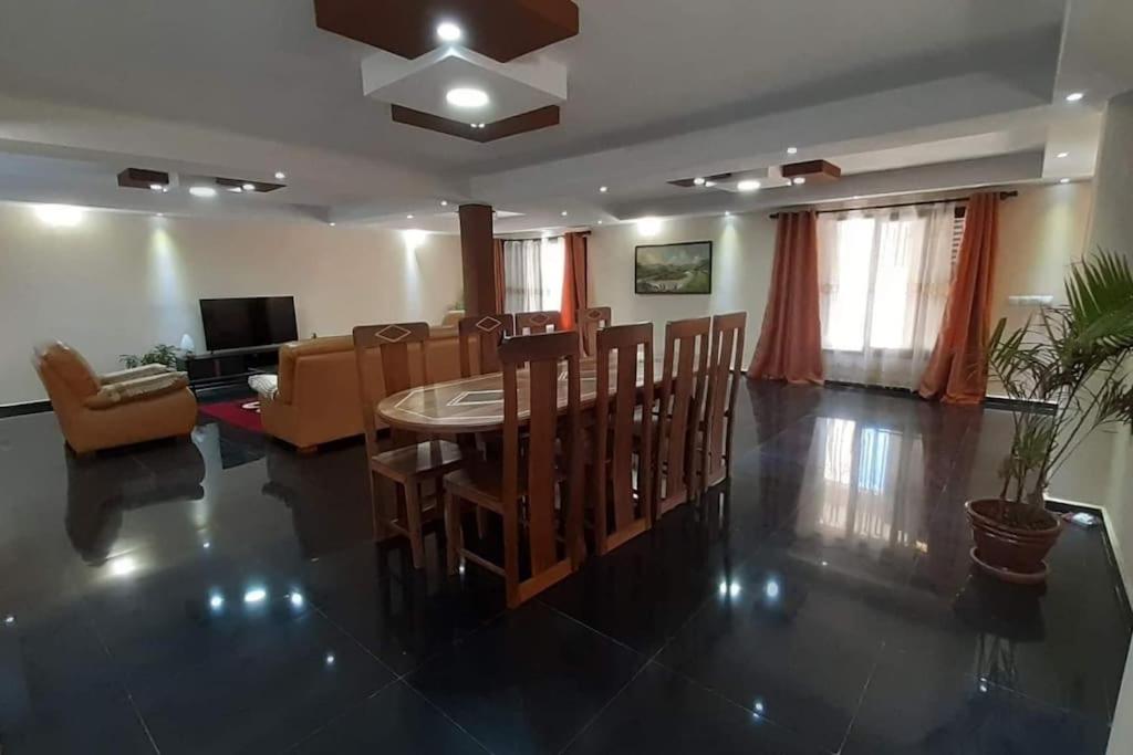 villa luxueuse et meublée plus de 280 m² photo 2