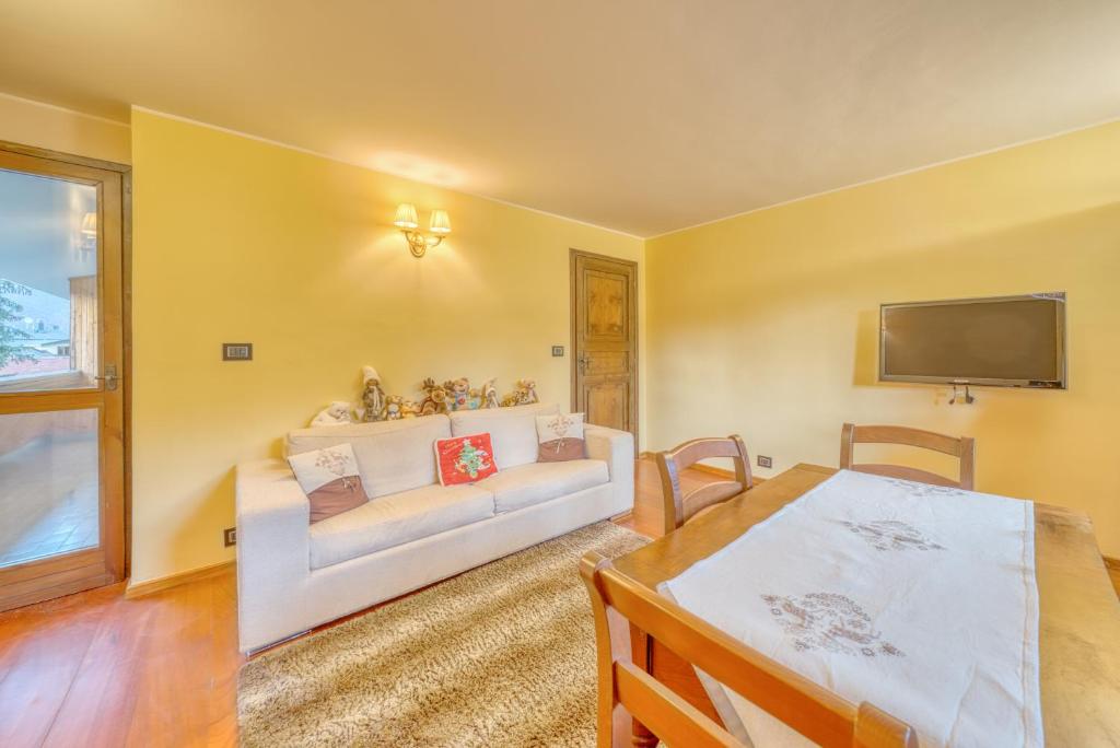 Elegante appartamento-100mt dal centro-50mt dalla seggiovia-wifi-parcheggio gratuito photo 2