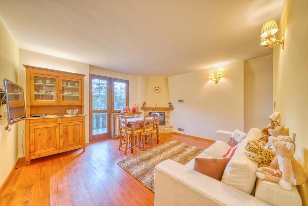 Elegante appartamento-100mt dal centro-50mt dalla seggiovia-wifi-parcheggio gratuito photo 1