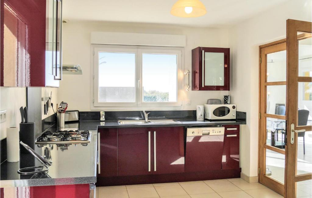 Nice Home In Saint-germain-sur-ay With 3 Bedrooms And Wifi photo 4